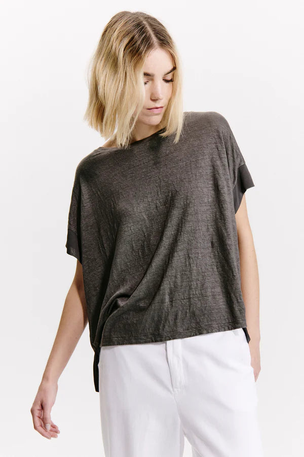 Transit Half-sleeve Over Shirt in linen jersey in front with viscose on back